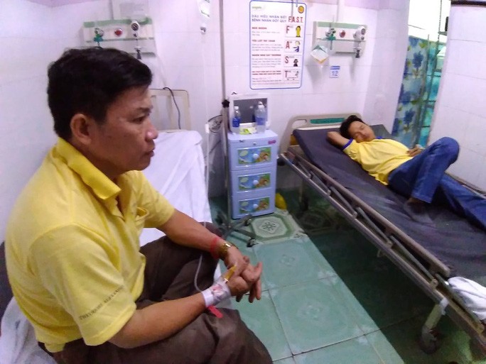 Sau bữa chiều tăng ca, hàng loạt công nhân cấp cứu - Ảnh 2. Sau bữa chiều tăng ca, hàng loạt công nhân cấp cứu - Ảnh 2.