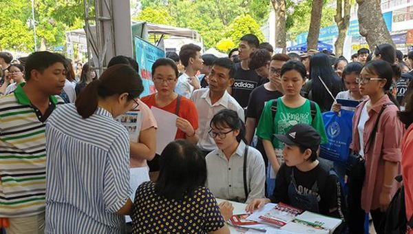 Ngoài kia, mỗi ngày là vài bài thi. Những bài thi cuộc đời… (Ảnh minh họa)