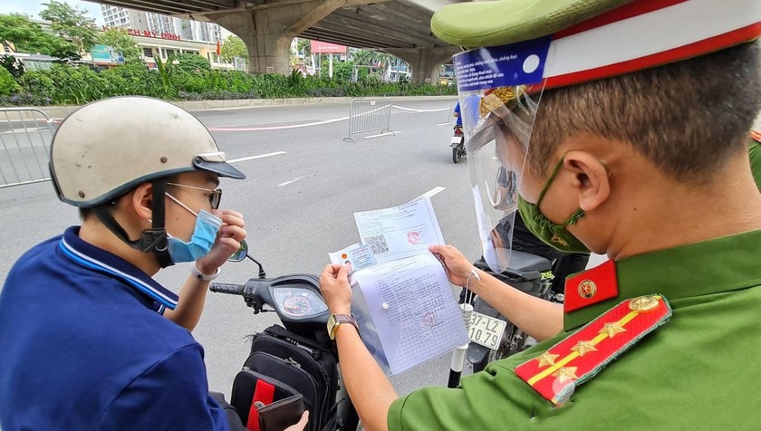 Hà Nội đã đề nghị Bộ Y tế hướng dẫn cụ thể đối với những người đã tiêm đủ 2 mũi vaccine thì được phép tham gia giao thông.