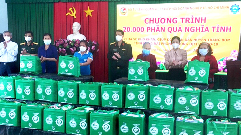 20.000 phần quà chuyển tặng đến bà con vùng tâm dịch.