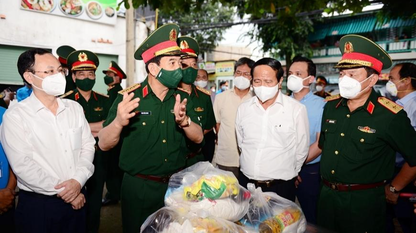 Phó Thủ tướng Lê Văn Thành cùng Bộ trưởng Bộ Quốc phòng Phan Văn Giang kiểm tra công tác phòng, chống dịch tại các tỉnh phía Nam.