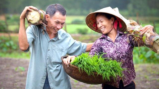 Bức ảnh đạt giải nhất cuộc thi ảnh “Những gia đình bình đẳng Việt Nam” do Đại sứ quán Thụy Điển tại Việt Nam phối hợp Bộ VHTTDL, Bảo tàng Phụ nữ Việt Nam tổ chức năm 2017.