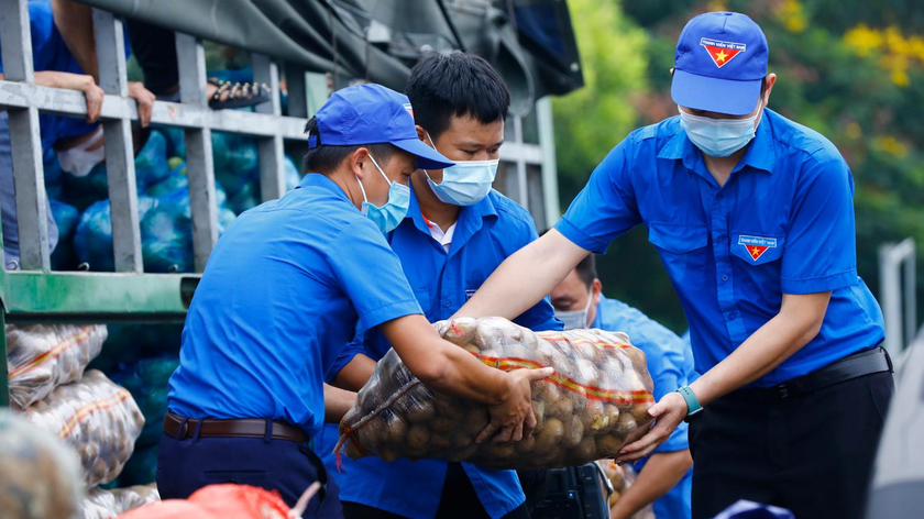 Hàng vạn tấn lương thực, thực phẩm được đồng bào cả nước chia sẻ trong mùa dịch. 