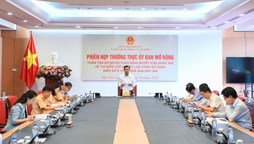 Quang cảnh phiên họp.