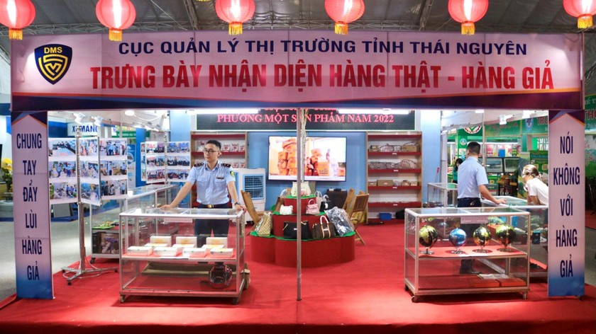 Doanh nghiệp cần chủ động hơn nữa trong cuộc chiến chống hàng giả, hàng nhái. 