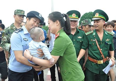 Một cuộc tiếp nhận nạn nhân bị bán ra nước ngoài.