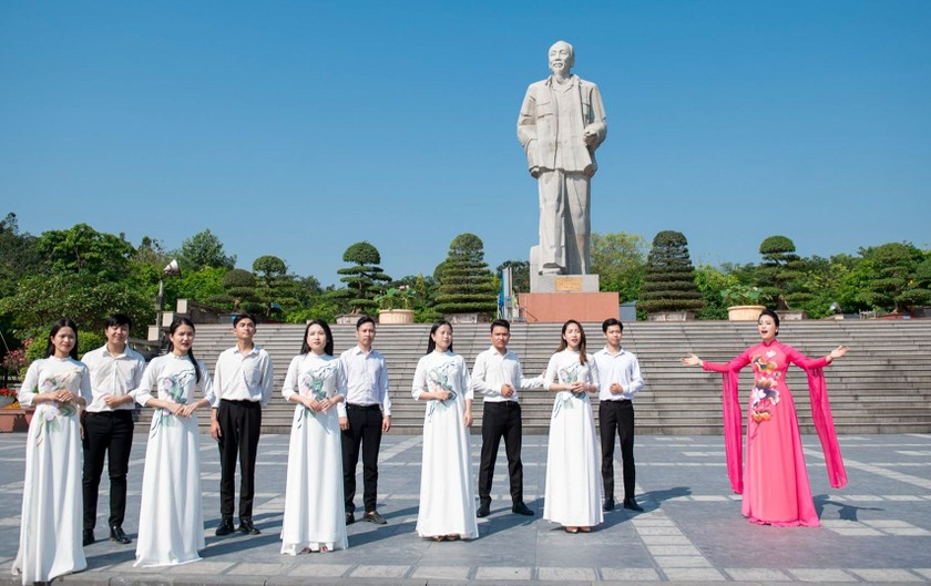 "Nghĩ về Bác" là món quà tinh thần ý nghĩa mà Huyền Trang dâng lên Bác (ảnh NVCC).