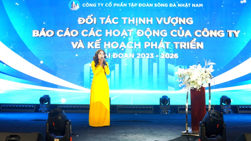 Bà Vũ Thị Thúy – Chủ tịch HĐQT Công ty Cổ phần Tập đoàn Sông Đà Nhật Nam chia sẻ tại hội nghị.