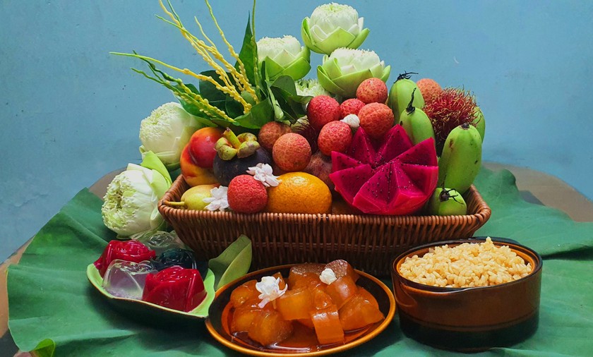 Bánh tro, cơm rượu là hai món không thể thiếu trong mâm cúng Tết Đoan ngọ của người Hà Nội.