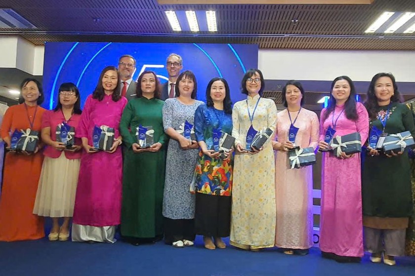 Kỷ niệm 15 năm Giải thưởng L’Oréal - UNESCO vì sự phát triển phụ nữ trong khoa học tại Việt Nam