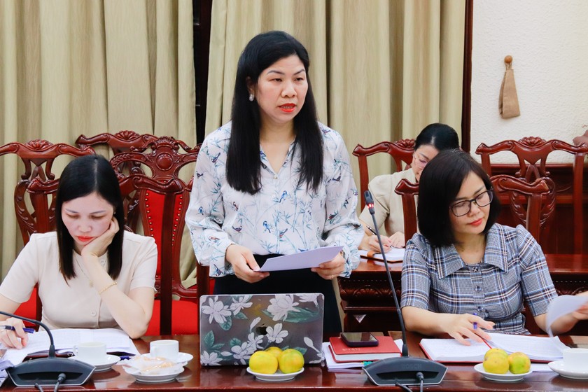 Bà Tô Thị Thu Hà, Phó Cục trưởng Cục PBGDPL&amp;TGPL báo cáo kết quả công tác và định hướng triển khai nhiệm vụ của Cục.