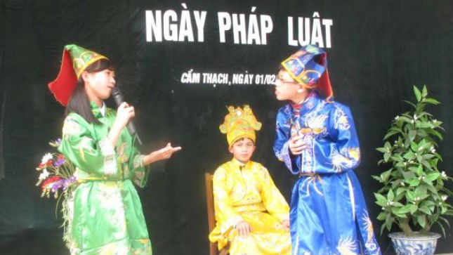 Ngày Pháp luật không chỉ dừng lại ở sự tôn vinh mà quan trọng hơn, nó có ý nghĩa giáo dục sâu sắc trong việc đề cao giá trị của pháp luật trong Nhà nước pháp quyền, hướng mọi tổ chức, cá nhân tích cực cộng hưởng tham gia với hành vi, thái độ xử sự pháp lu