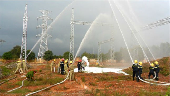 Diễn tập phòng cháy tại một trạm truyền tải điện 500kV