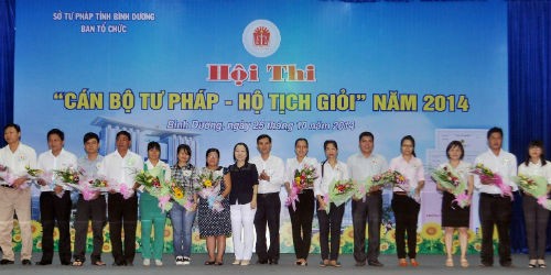 Hội thi cán bộ tư pháp – hộ tịch giỏi tỉnh Bình Dương hưởng ứng Ngày Pháp luật năm 2014