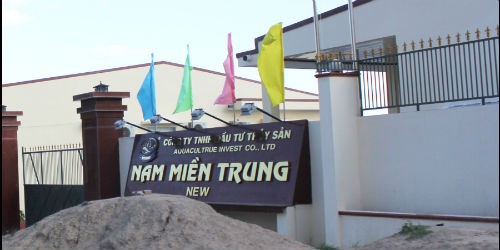 Cty TNHH Đầu tư Thủy sản Nam Miền Trung New tọa lạc trên diện tích đất nông nghiệp vốn được quy hoạch sản xuất tôm thịt