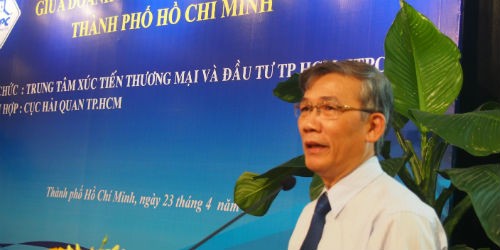 Ông Nguyễn Quốc Toản, phó trưởng phòng Thuế xuất nhập khẩu, Cục hải quan TP. HCM: Cho thông quan nhưng ra thị trường thì... không biết. Ảnh: Võ Anh Tuấn
