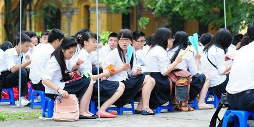 Áp lực vào trường công lập khiến nhiều học sinh lo lắng