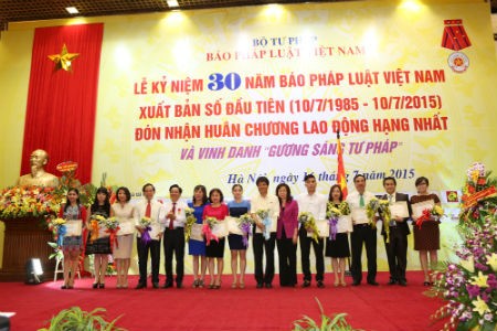 Vietcombank đồng hành cùng chương trình “Vinh danh gương sáng tư pháp” 