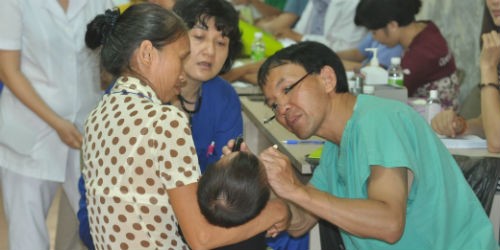 Mang lại nụ cười cho trẻ em bị dị tật khe hở môi hàm ếch