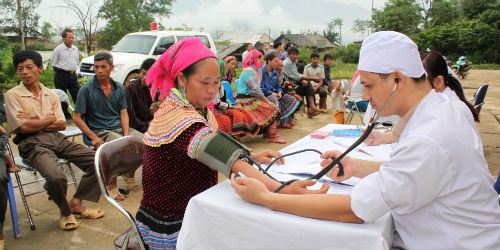 Nhờ có chính sách an sinh xã hội, đồng bào dân tộc thiểu số đã được chăm sóc sức khỏe tốt hơn. (Ảnh minh họa)