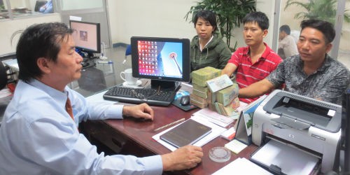 Thừa phát lại quận 1, TP HCM tư vấn cho khách hàng lập vi bằng giao nhận nợ. Ảnh minh họa
