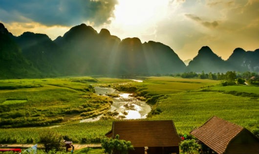 Phong cảnh như tranh vẽ của khu vực hệ thống hang động Tú Làn – một trong những bối cảnh của “Kong: Skull Island”. Ảnh: Công ty Oxalis