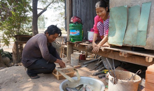 Vợ chồng anh Đặng và chị Mai hạnh phúc bên nhau cho dù cuộc sống còn bộn bề khó khăn