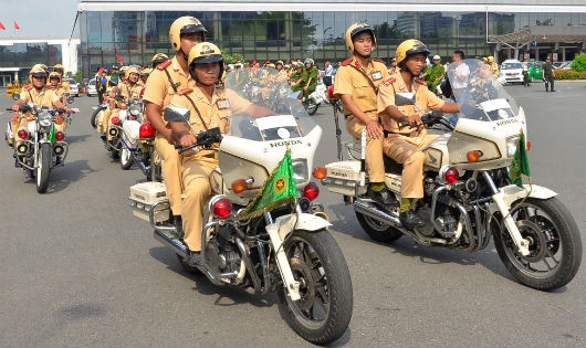 CSGT TPHCM tổ chức phân luồng giao thông nhằm đảm bảo lộ trình an toàn, thông suốt, thuận lợi cho đoàn Tổng thống Mỹ Barack Obama tại TPHCM