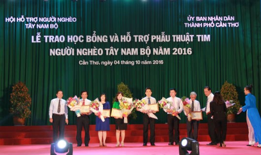 PVcomBank trao học bổng và hỗ trợ phẫu thuật tim cho người nghèo Tây Nam Bộ