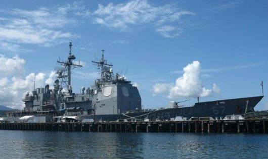 Tàu tuần dương USS Shiloh của Mỹ ở Vịnh Subic – một căn cứ hải quân cũ của Mỹ ở Philippines. Ảnh: AFP