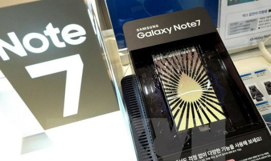 Điện thoại Galaxy Note 7 của Samsung tại cửa hàng ở thủ đô Seoul, Hàn Quốc. (Nguồn: EPA/TTXVN)