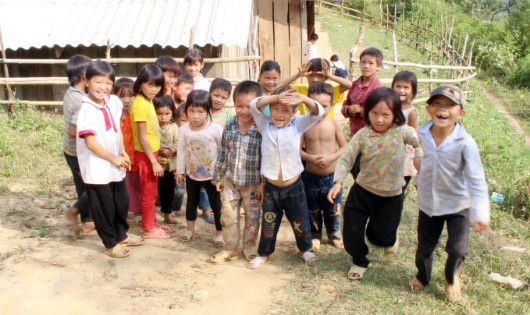 Các em học sinh phân trường tiểu học Nhà Máng