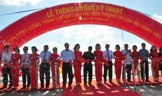 Ngày 20/11/2016, Bộ GTVT đã chính thức thông luồng kỹ thuật Dự án luồng cho tàu biển vào sông Hậu