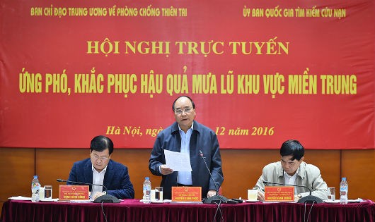 Thủ tướng chủ trì Hội nghị trực tuyến ứng phó, khắc phục hậu quả mưa lũ miền Trung