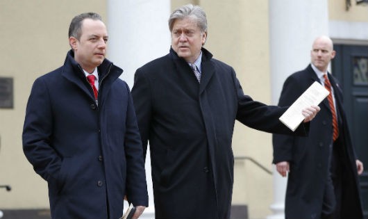 Chánh văn phòng Nhà Trắng Reince Priebus và Chiến lược gia trưởng Steve Bannon