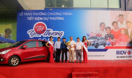 Khách hàng BIDV nhận giải 500 triệu đồng Chương trình tiết kiệm dự thưởng “Tết yêu thương 2017”