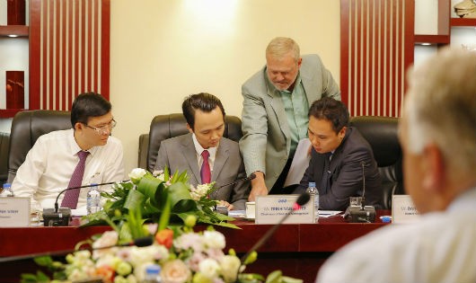 Ban lãnh đạo Tập đoàn FLC  và đại diện hãng Boeing thỏa thuận về các điều kiện hợp tác