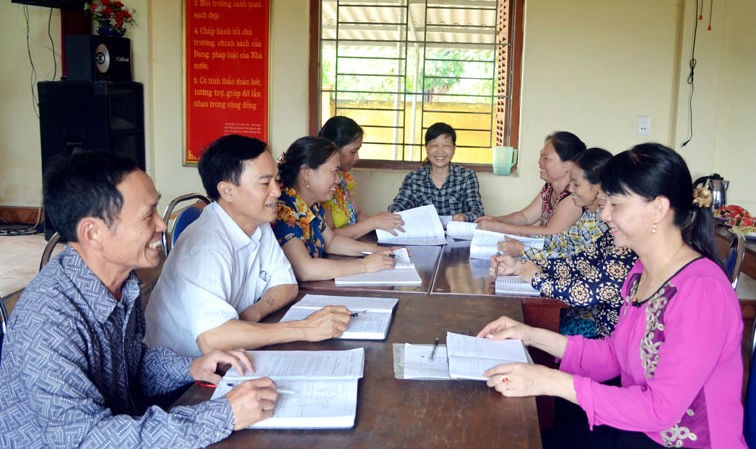 Tổ hòa giải của khu Vĩnh Tường (phường Mạo Khê, TX Đồng Triều, tỉnh Quảng Ninh) trao đổi kinh nghiệm hòa giải ở cơ sở