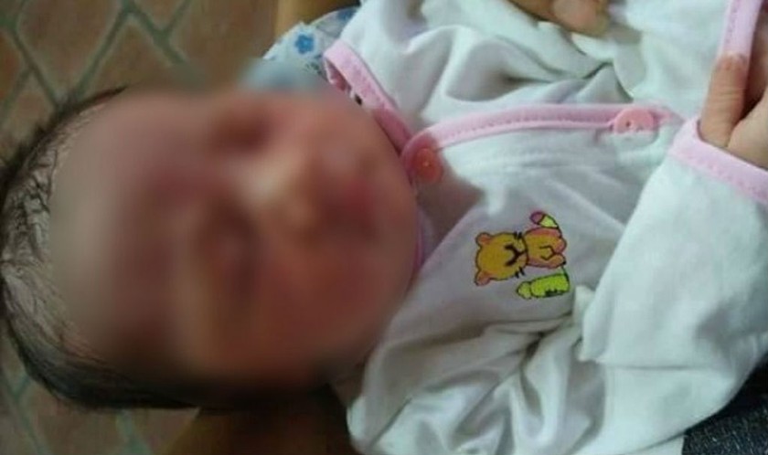 Bé gái bị bỏ rơi tại chùa Phú Nhi