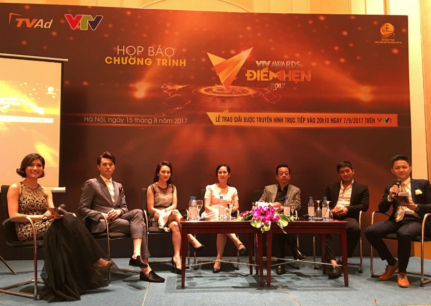 Các nghệ sĩ tham dự buổi họp báo về VTV Awards 2017