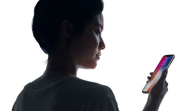 Ảnh quảng cáo tính năng Face ID trên iPhone X. (Nguồn: Apple)