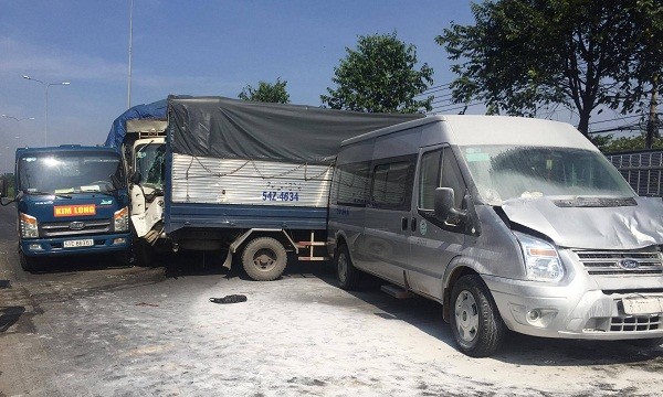 Hiện trường vụ tai nạn liên hoàn