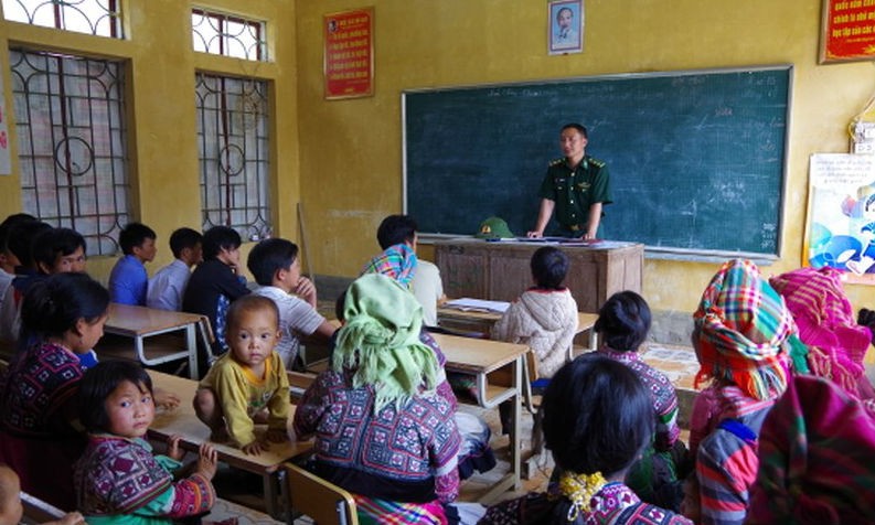 Bộ đội Biên phòng Lai Châu tuyên truyền, phổ biến pháp luật cho đồng bào dân tộc thiểu số. Ảnh minh họa