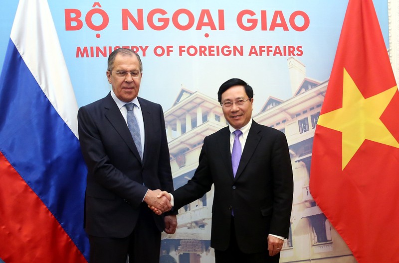 Phó Thủ tướng Chính phủ, Bộ trưởng Ngoại giao Phạm Bình Minh và Bộ trưởng Ngoại giao Nga Sergey Lavrov. Ảnh: VGP/Hải Minh