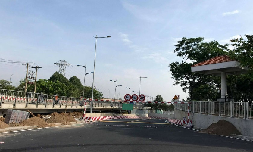 Các phương tiện từ Tầm Vu sẽ rẽ phải và chui qua hầm để vào Đinh Bộ Lĩnh