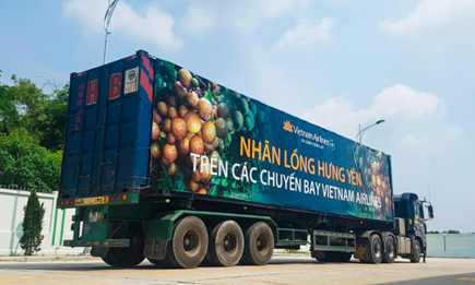 Container nhãn đầu tiên lên hàng không hôm 12/8