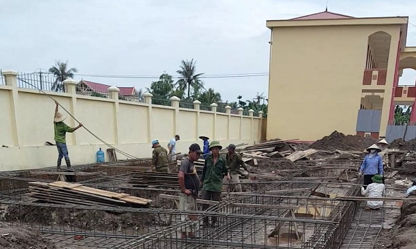 Nhà thầu vội vàng tháo dỡ sắt sai chủng loại tại công trình trường tiểu học Khởi Nghĩa.