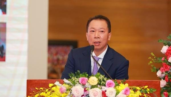 TS. Đào Văn Hội - Tổng biên tập Báo Pháp luật Việt Nam: “...Chưa bao giờ dân tộc ta lại có đủ
điều kiện thuận lợi để bứt phá và đón đầu cuộc Cách mạng 4.0 đang diễn ra mạnh mẽ trên toàn cầu
như hiện nay”