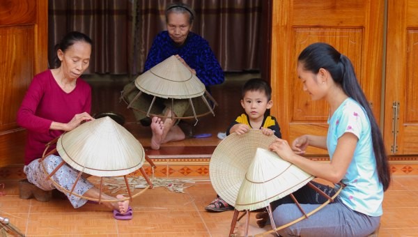 Nghề làm nón tại Quy Hậu