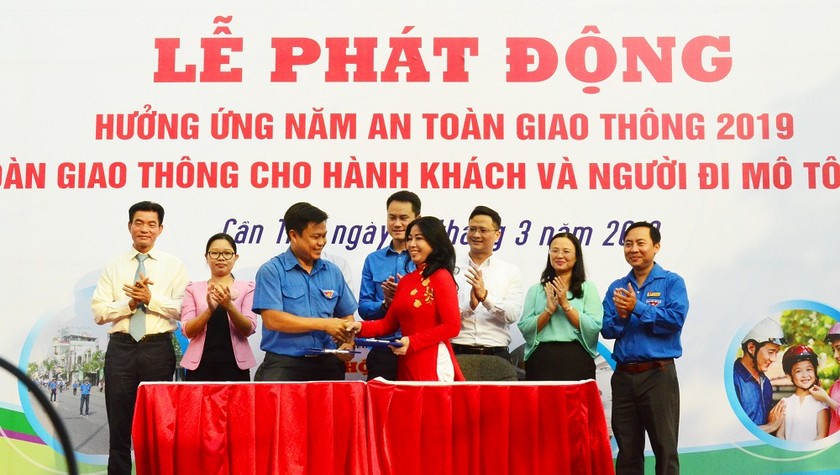 Thành Đoàn Cần Thơ và Ban ATGT TP Cần Thơ đã ký kết kế hoạch phối hợp trong công tác tuyên truyền đảm bảo trật tự ATGT